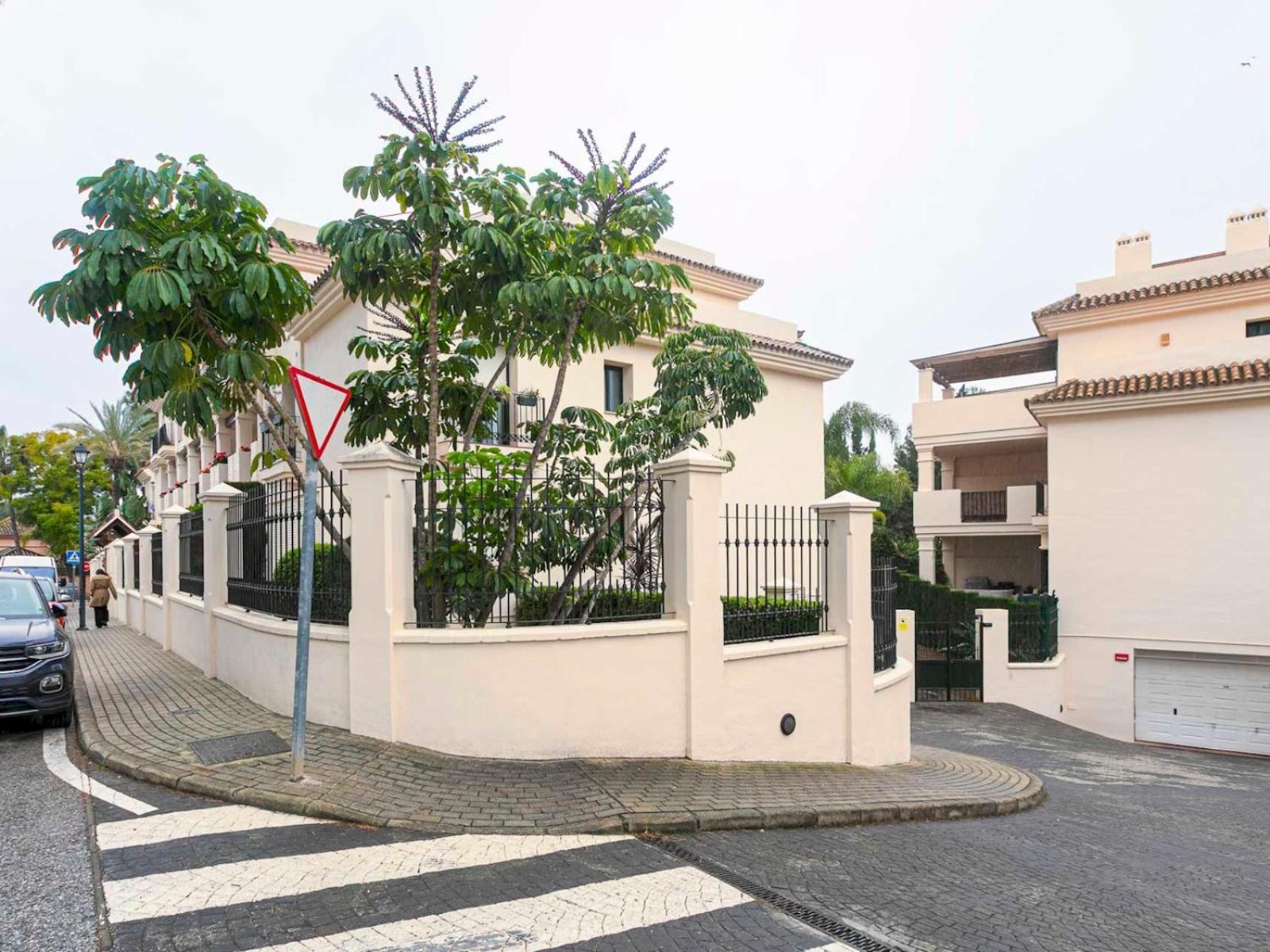 Beautiful With Lovely Terrace Pass The Keys *