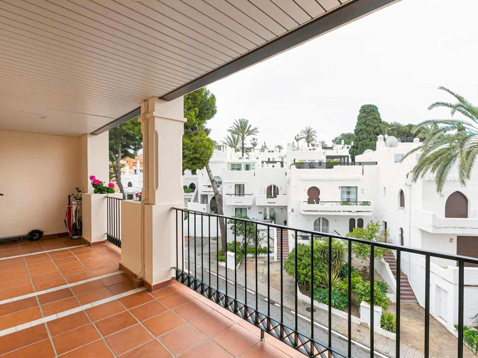 Beautiful With Lovely Terrace Pass The Keys *